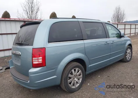 2008 Chrysler Town & Country Touring z USA, uszkodzony, nr VIN 2A8HR54P38R709786